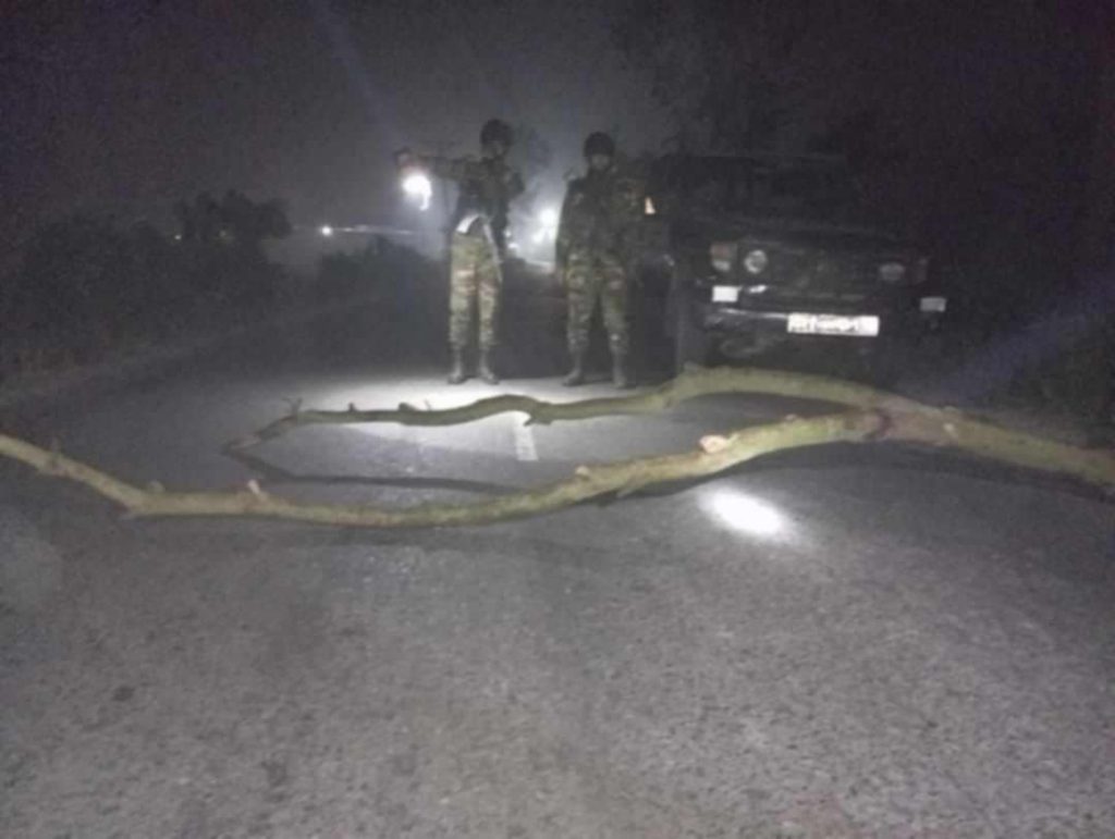 আড়াইহাজারে যৌথবাহিনীর অভিযানে ডাকাত গ্রেফতার, গুলিসহ বিদেশী পিস্তল উদ্ধার  