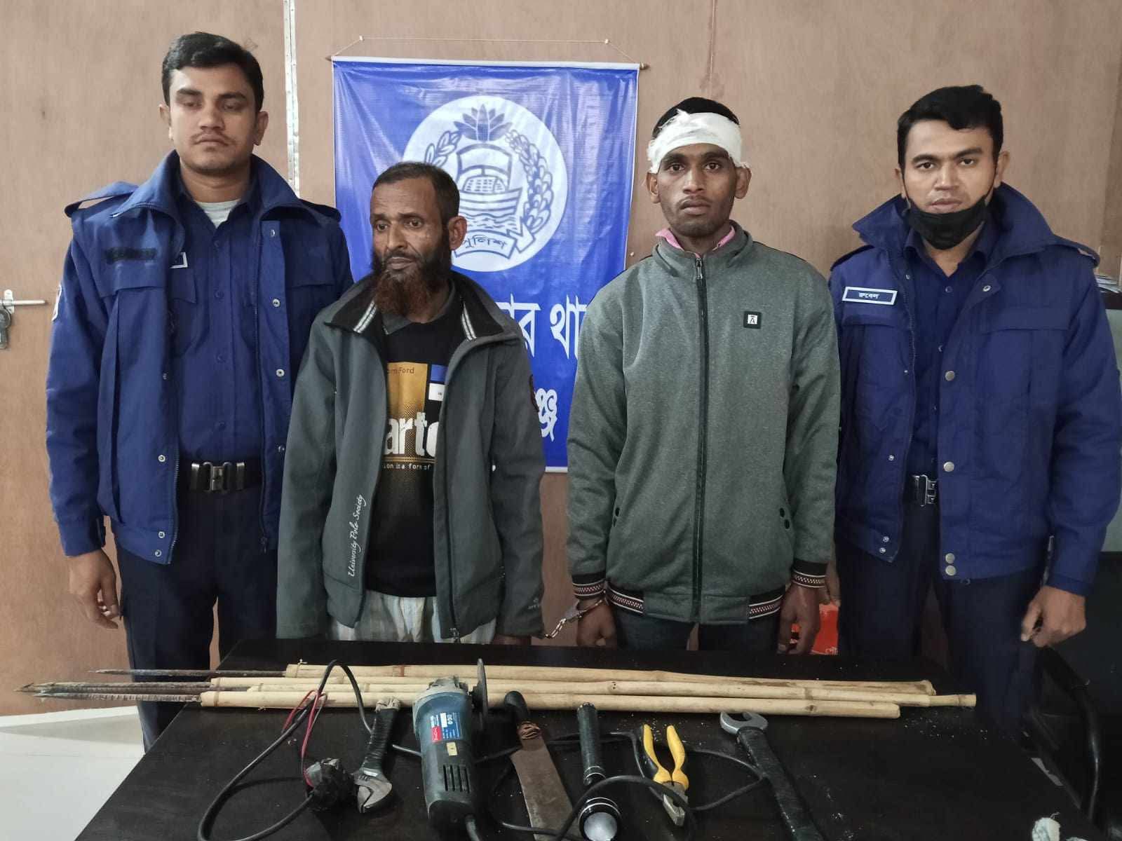 কুখ্যাত ২ ডাকাত গ্রেফতার